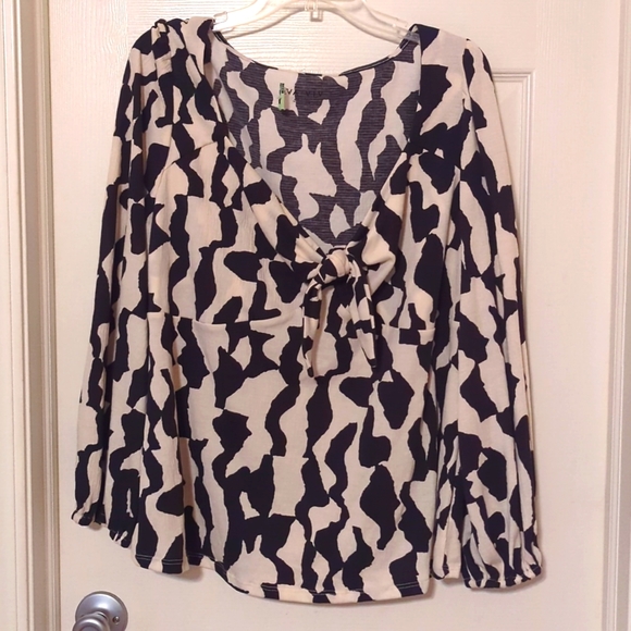AVA & VIV NEW PLUS SIZE PRINT FRONT TIE BOW TOP 1X - Picture 3 of 11